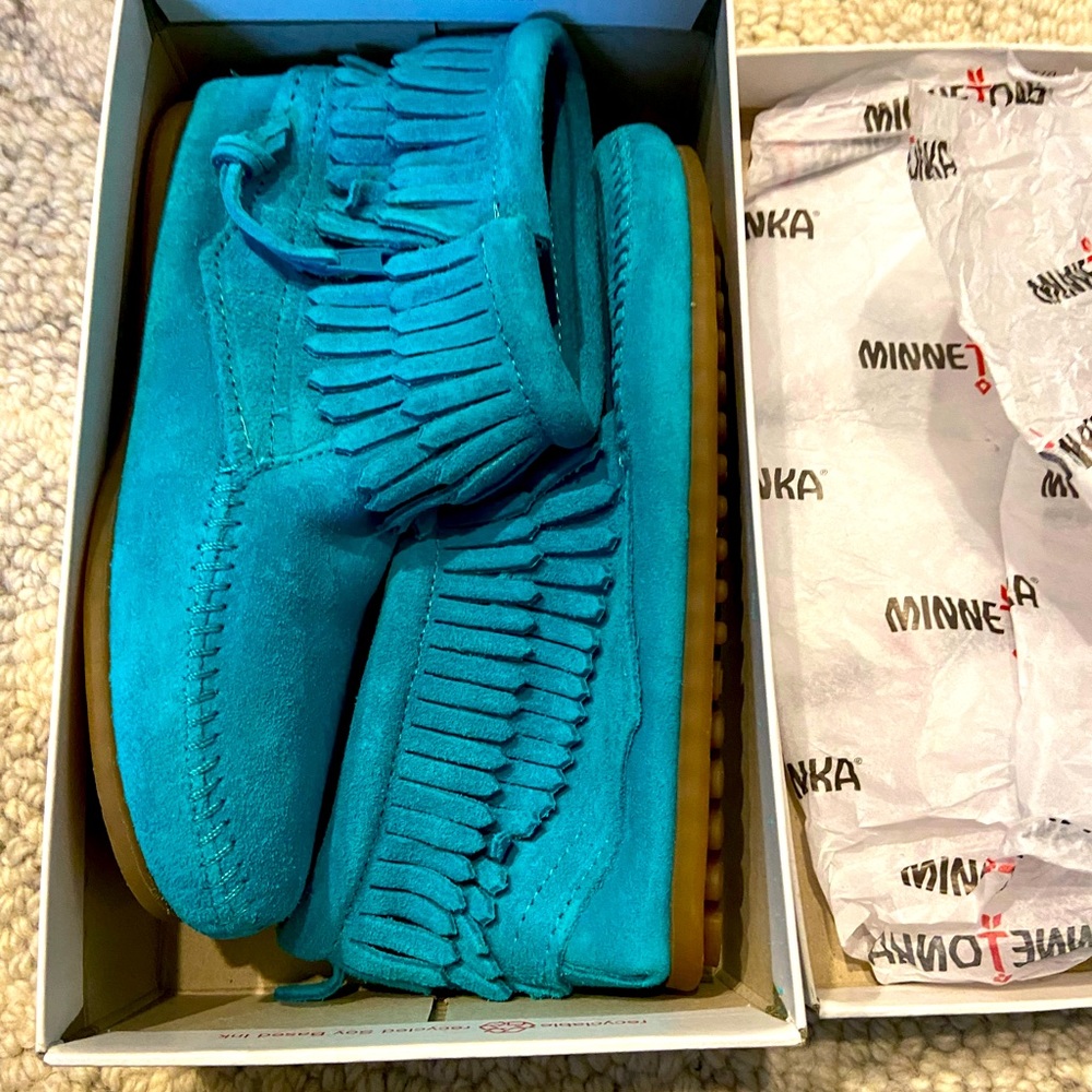 Minnetonka turquoise moccasin, brand new never worn